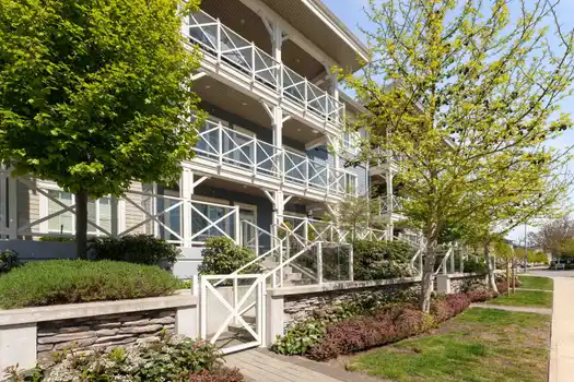 125 5535 ADMIRAL WAY