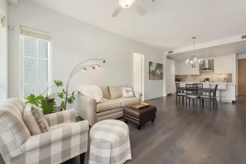 125 5535 ADMIRAL WAY - photo 2 of 40