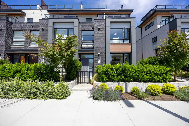404 6085 IRMIN STREET - photo 1 of 32