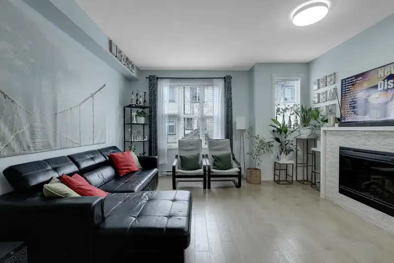 68 14838 61 AVENUE - photo 3 of 40