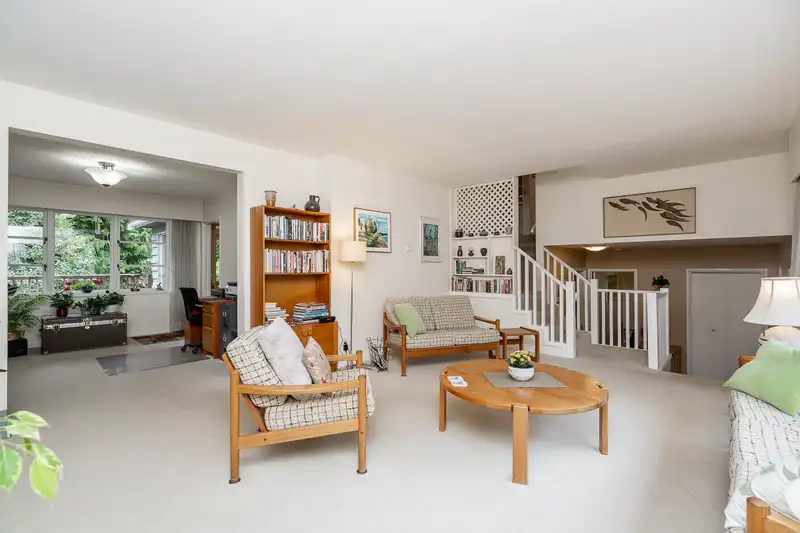 612 HILLCREST STREET - photo 4 of 40