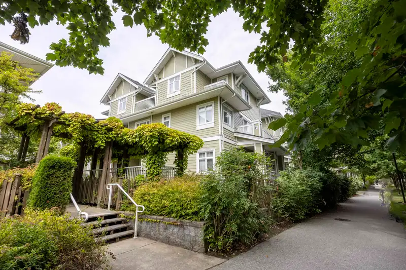 140 7388 MACPHERSON AVENUE - photo 2 of 27