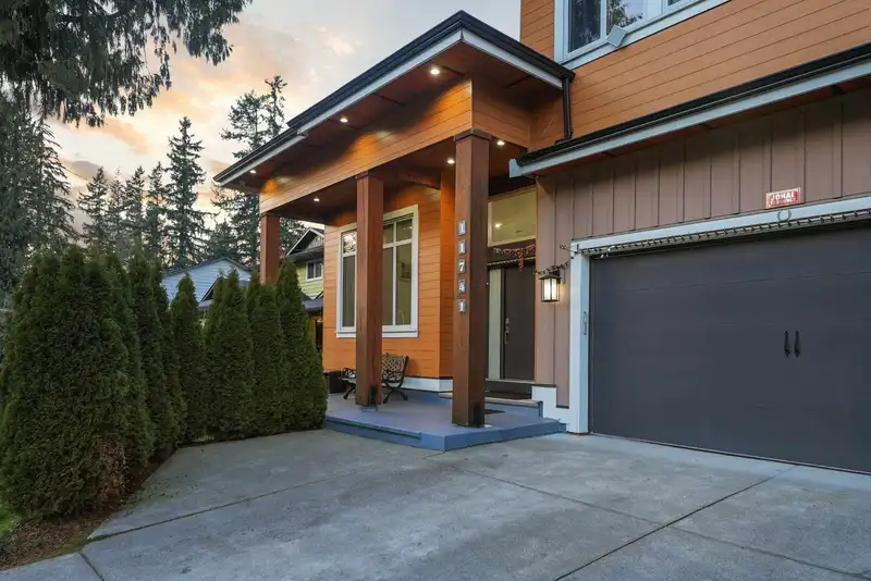11741 64 AVENUE - photo 3 of 31