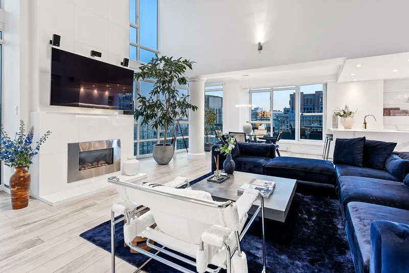 PH1 930 CAMBIE STREET - photo 3 of 25