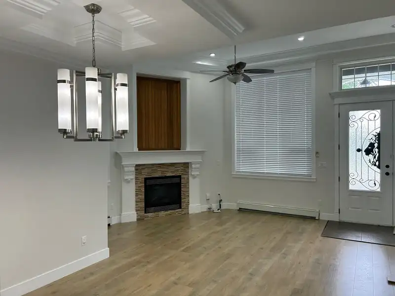 7154 144B STREET - photo 3 of 23