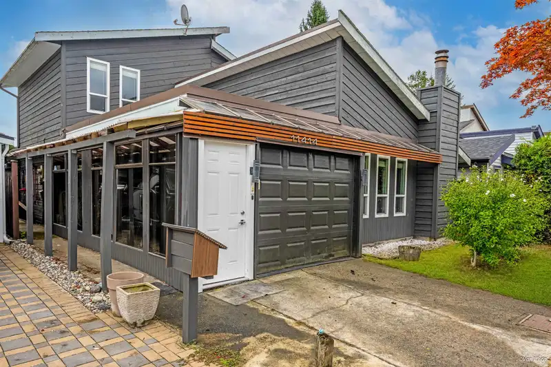 11414 KINGCOME AVENUE - photo 2 of 40