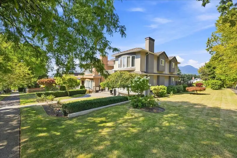 3493 OXFORD STREET - photo 3 of 40