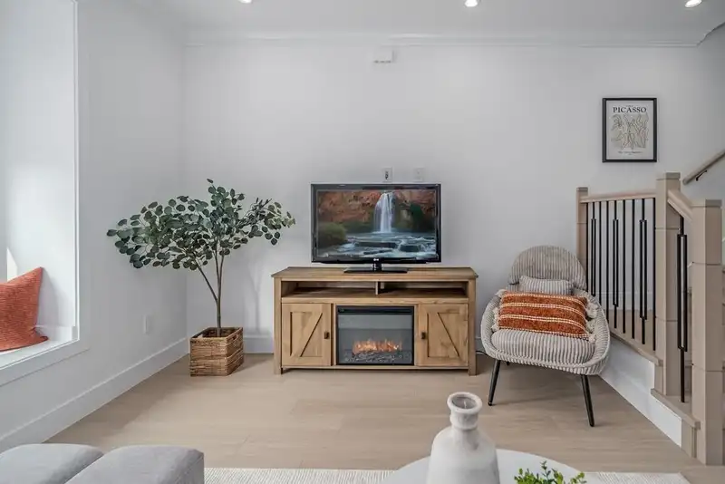 13 22811 MCLEAN AVENUE - photo 3 of 26