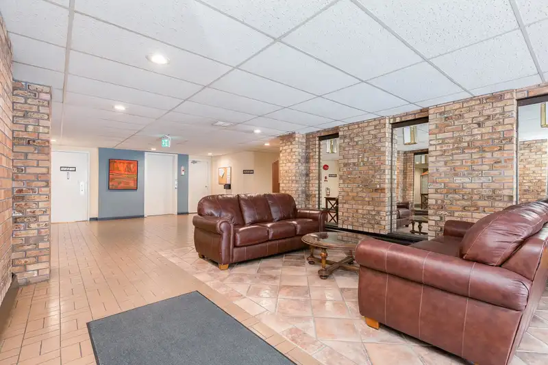 304 1437 FOSTER STREET - photo 3 of 27