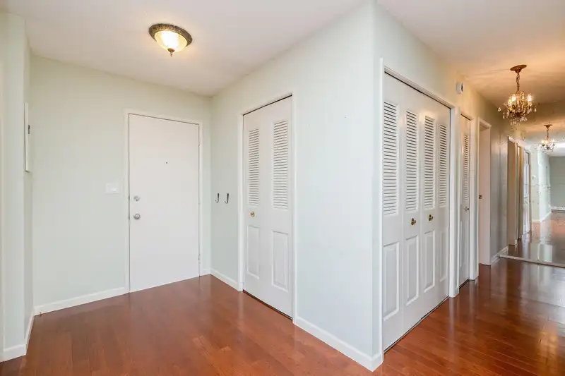 304 1437 FOSTER STREET - photo 4 of 27