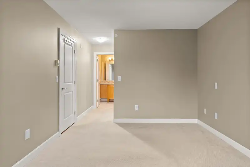 PH5 15357 ROPER AVENUE - photo 3 of 17