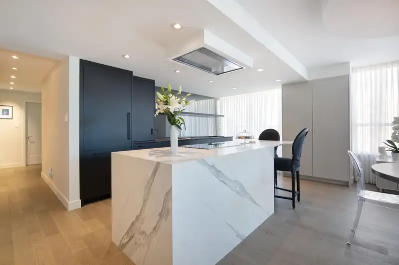1001 717 JERVIS STREET - photo 1 of 14