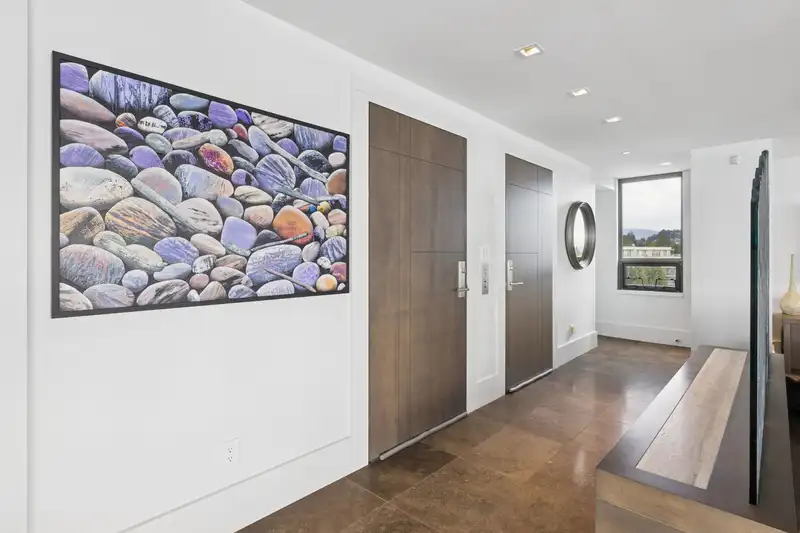 9 2250 BELLEVUE AVENUE - photo 3 of 40