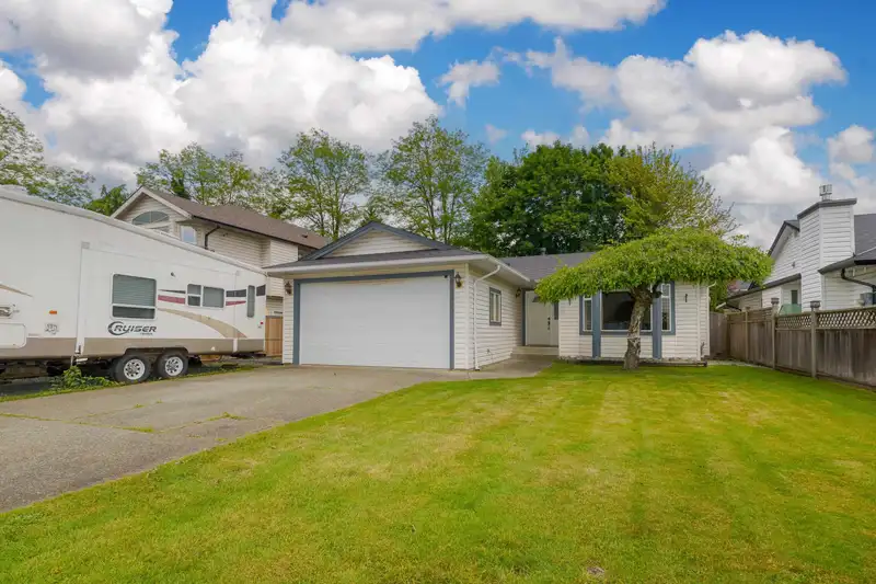 20505 115 AVENUE - photo 1 of 24