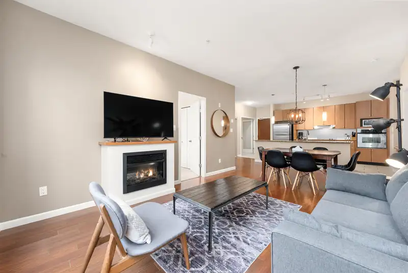 313 15322 101 AVENUE - photo 1 of 38