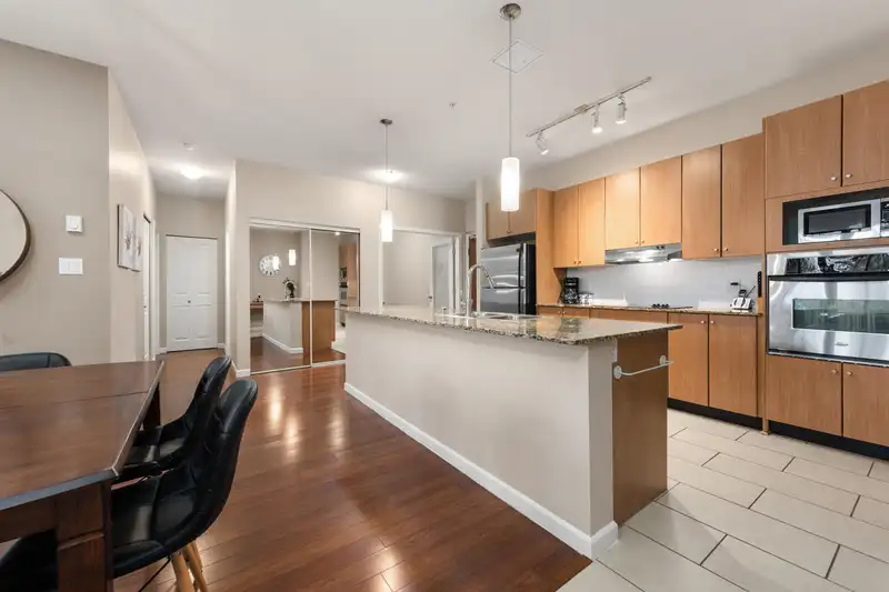 313 15322 101 AVENUE - photo 2 of 38