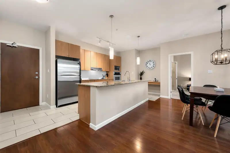 313 15322 101 AVENUE - photo 3 of 38