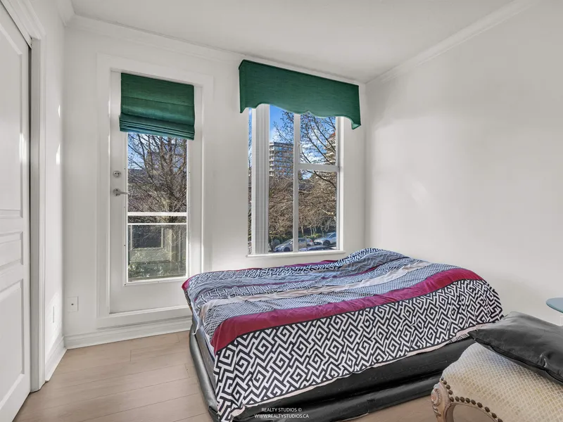 201 588 16TH STREET - photo 4 of 25