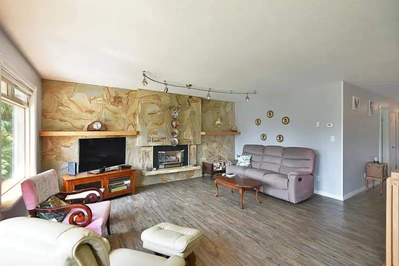 6450 JASPER ROAD - photo 2 of 40
