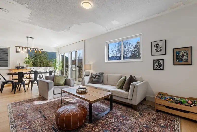 1110 DEEP COVE ROAD - photo 3 of 37