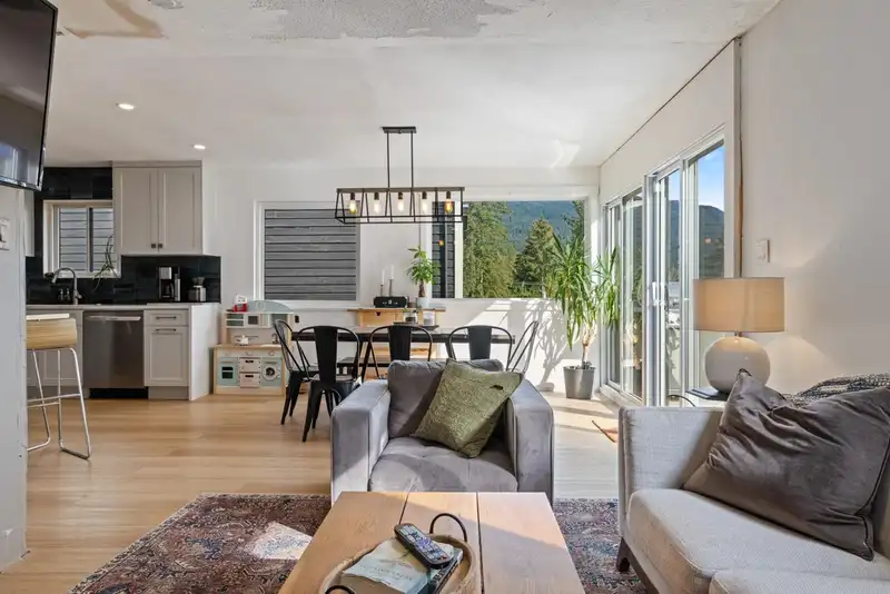 1110 DEEP COVE ROAD - photo 4 of 37
