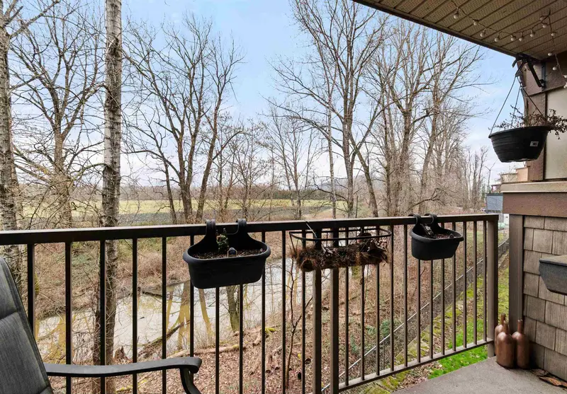 209 45567 YALE ROAD - photo 1 of 25