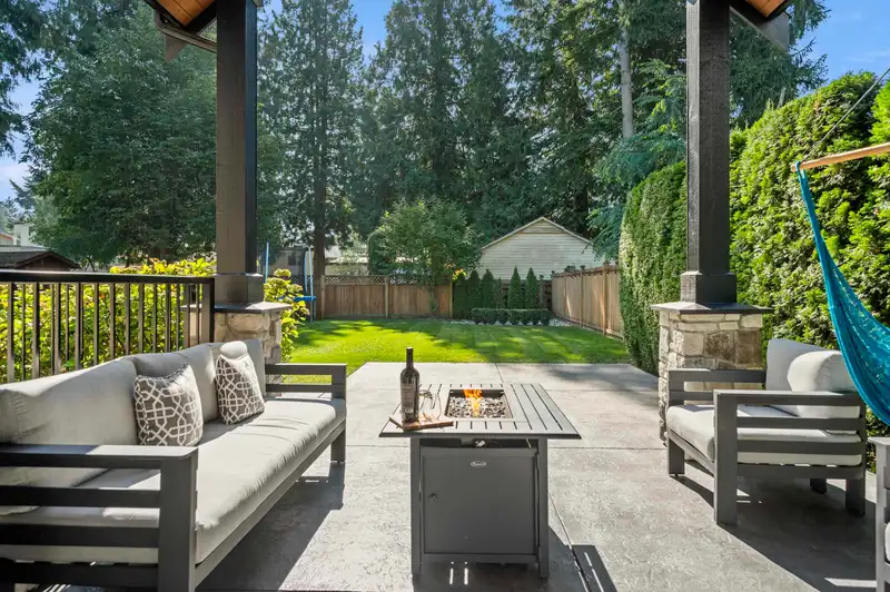 20710 46A AVENUE - photo 4 of 40