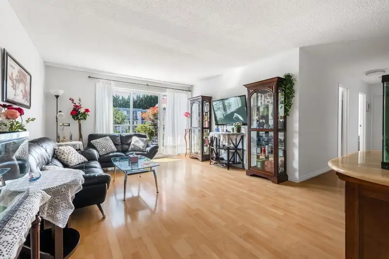 209 7260 LINDSAY ROAD - photo 3 of 10