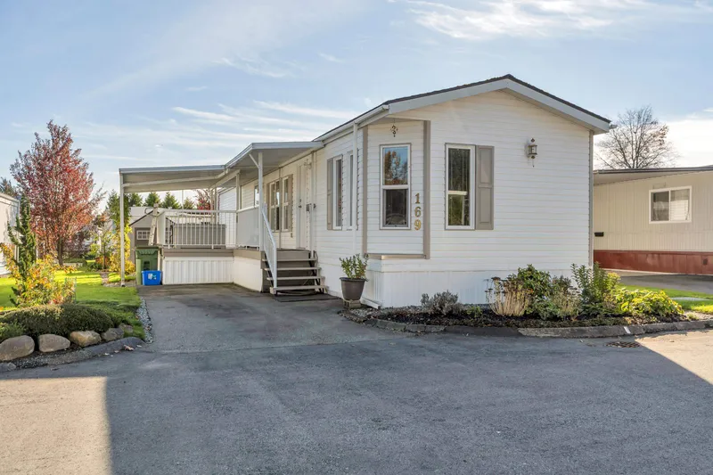 169 1840 160 STREET - photo 1 of 25