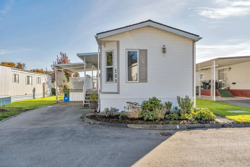 169 1840 160 STREET - photo 3 of 25