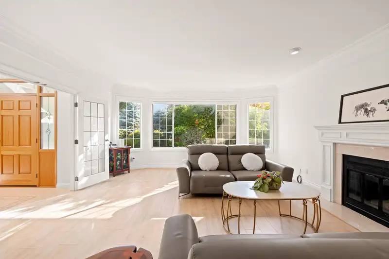 6835 HEATHER STREET - photo 2 of 30