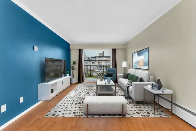 302 36 E 14 AVENUE - photo 1 of 18