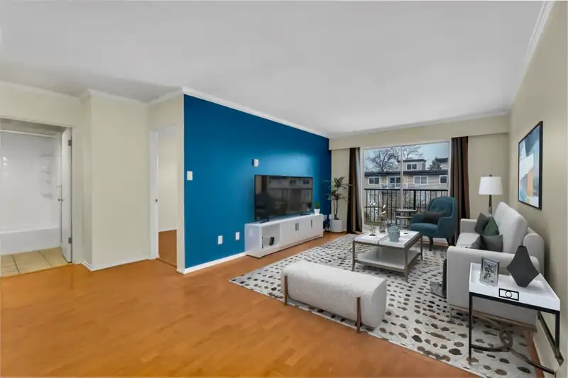 302 36 E 14 AVENUE - photo 3 of 18