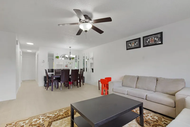 303 13955 72 AVENUE - photo 1 of 23