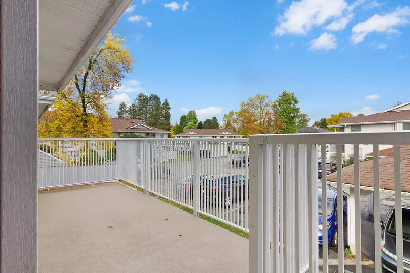 303 13955 72 AVENUE - photo 3 of 23