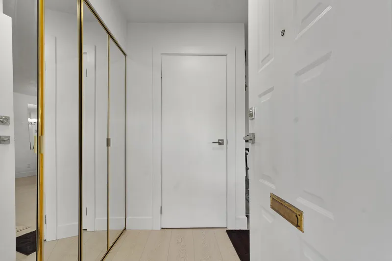 303 13955 72 AVENUE - photo 4 of 23