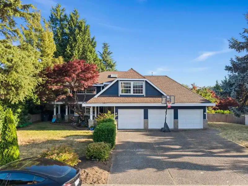 15070 81 AVENUE - photo 1 of 39