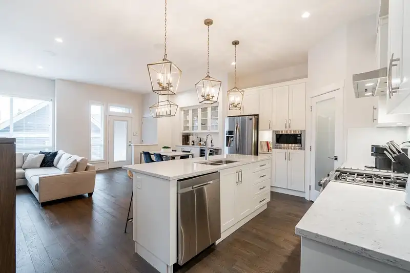 16487 25 AVENUE - photo 3 of 40