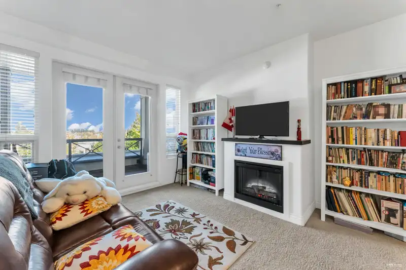 316 2970 KING GEORGE BOULEVARD - photo 1 of 13