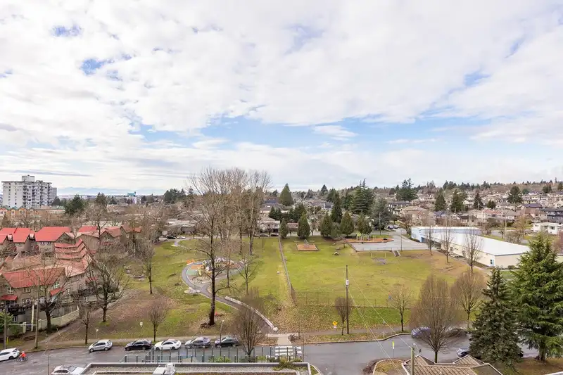 1103 8189 CAMBIE STREET - photo 2 of 7