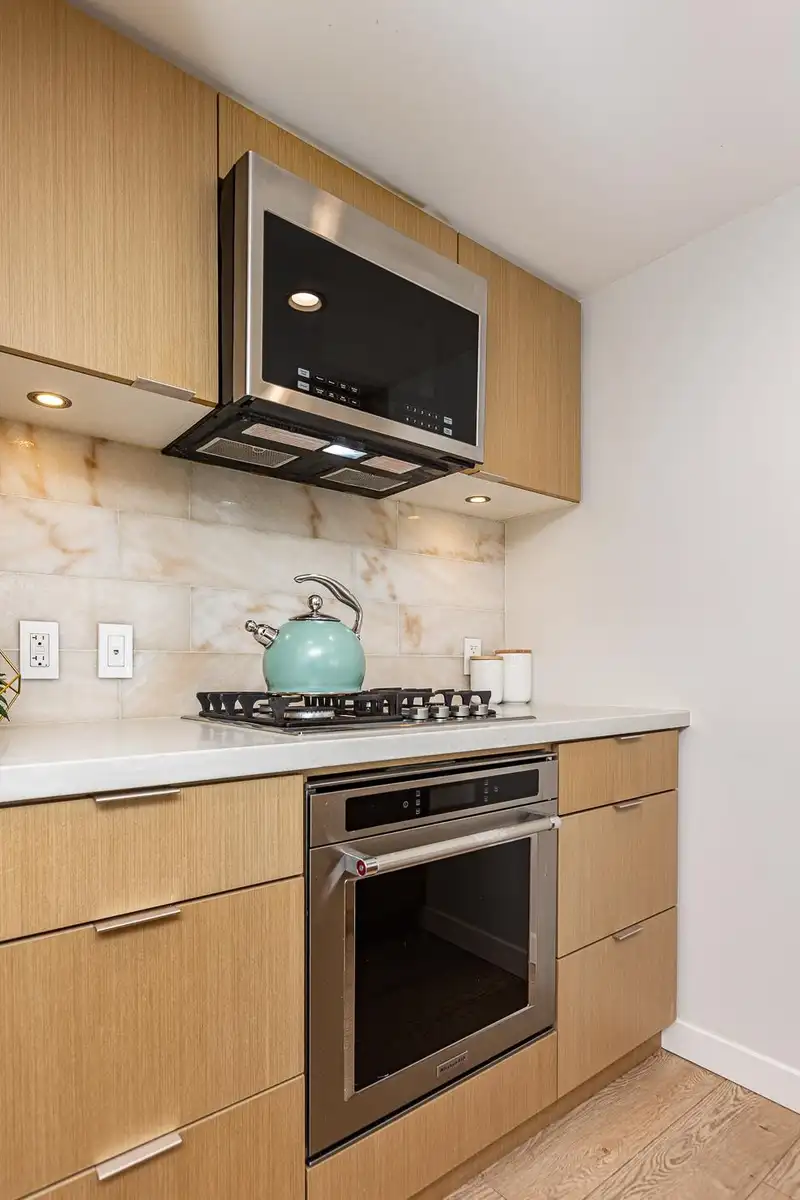 1103 8189 CAMBIE STREET - photo 3 of 7