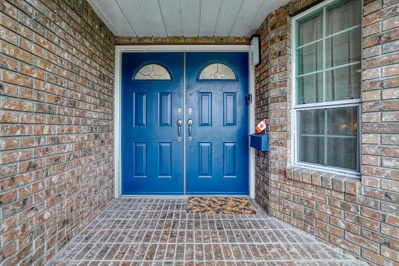9738 BAKERVIEW DRIVE - photo 3 of 31