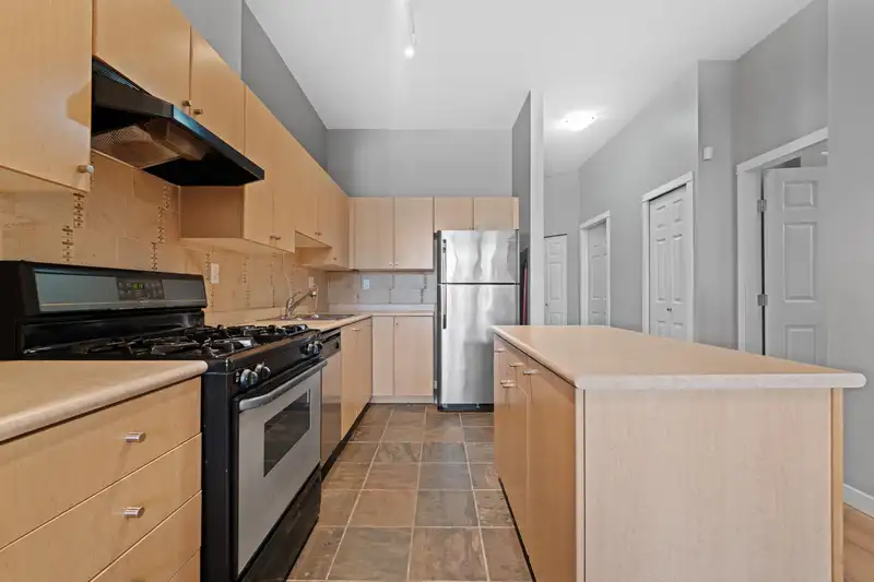 102 2102 W 38TH AVENUE - photo 4 of 31
