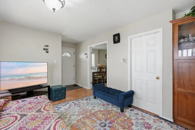 11470 95 AVENUE - photo 4 of 36