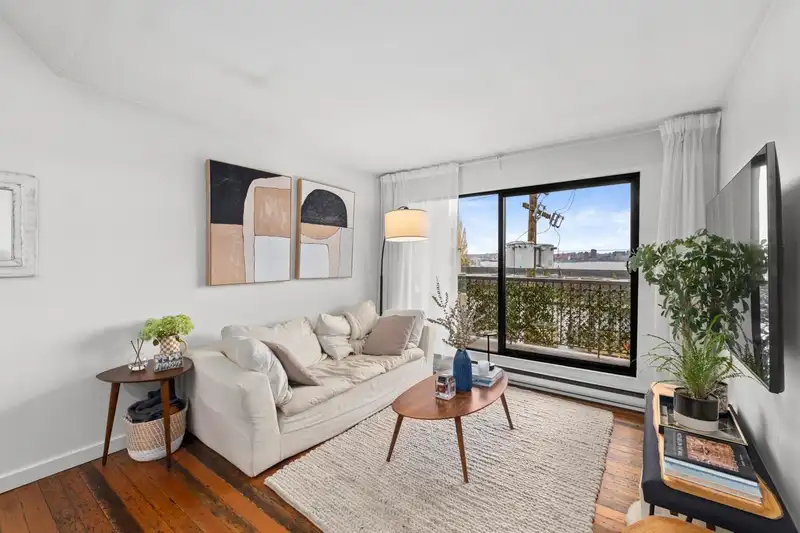 311 251 W 4TH STREET - photo 2 of 30