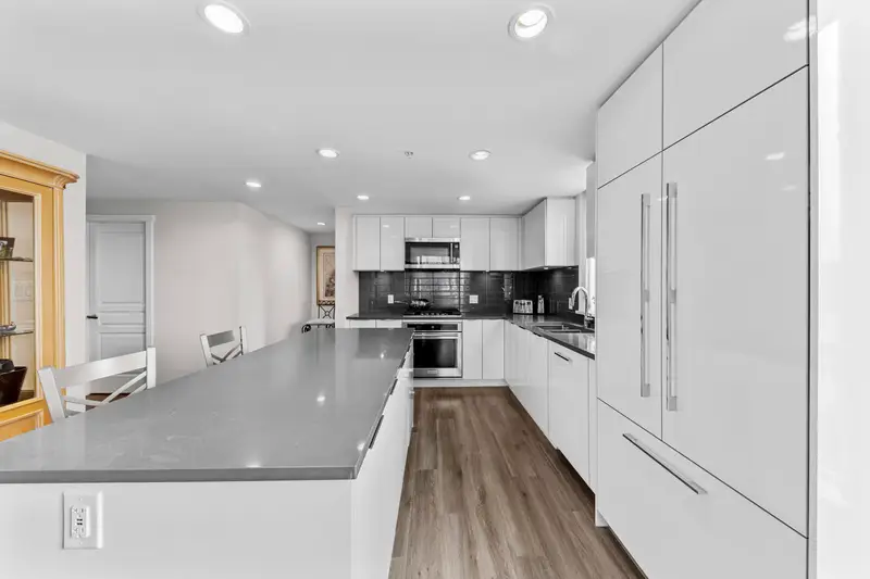 1001 3096 WINDSOR GATE - photo 3 of 21