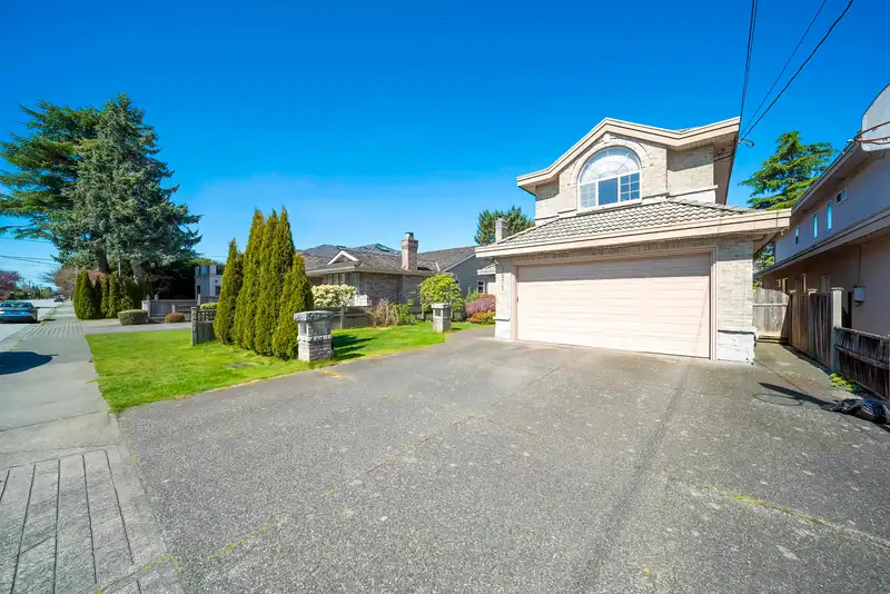 8671 SAUNDERS ROAD - photo 2 of 40