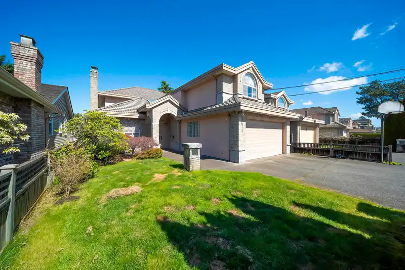 8671 SAUNDERS ROAD - photo 3 of 40