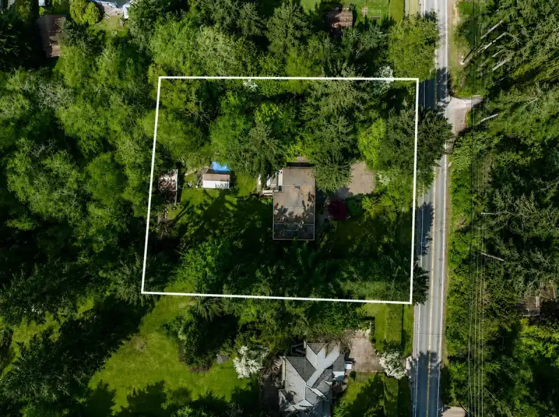 2875 168 STREET - photo 1 of 4