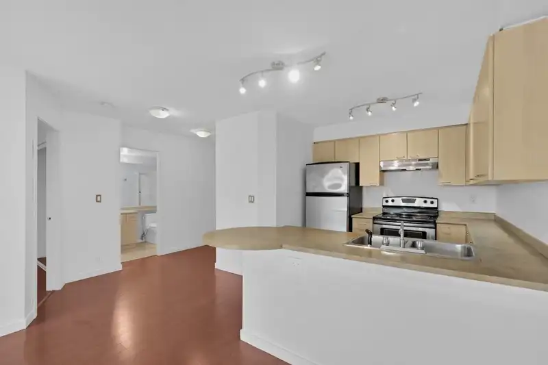 415 12083 92A AVENUE - photo 4 of 20